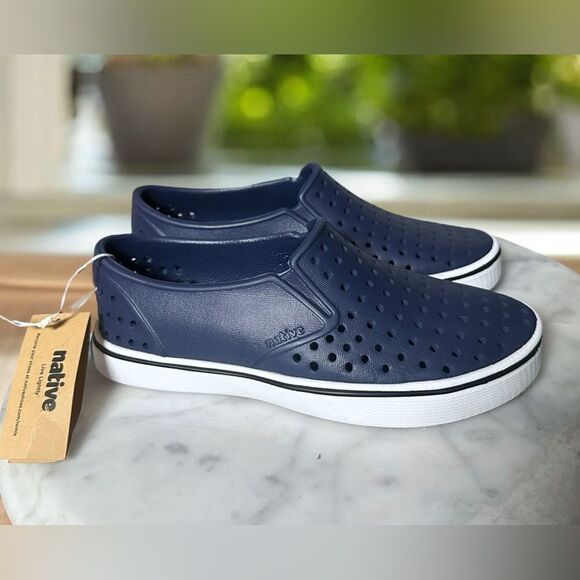 Native Miles Kids Slip On Water & Play Shoes Size J 2 - Picture 4 of 12